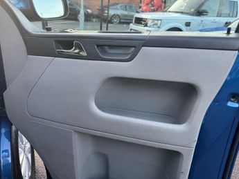 Volkswagen Caravelle 2.0 BiTDI BlueMotion Tech Executive MPV 5dr Diesel DSG 4Motion E