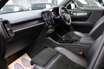 Volvo XC40 B4 R-DESIGN