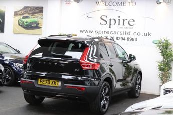Volvo XC40 B4 R-DESIGN