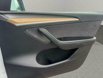 Tesla Model Y (Dual Motor) Long Range Auto 4WDE 5dr