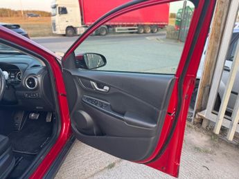 Hyundai KONA 39kWh Premium SUV 5dr Electric Auto (10.5kW Charger) (136 ps)