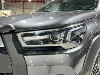 Toyota Hilux 2.8 D-4D Invincible X Auto 4WD Euro 6 (s/s) 4dr