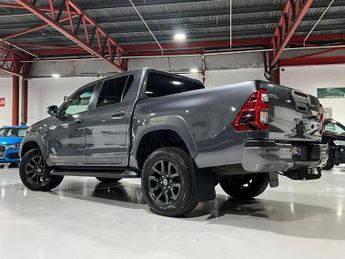 Toyota Hilux 2.8 D-4D Invincible X Auto 4WD Euro 6 (s/s) 4dr
