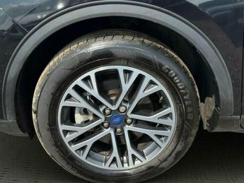 Ford Kuga 2.5 EcoBoost Duratec 14.4kWh Titanium CVT Euro 6 (s/s) 5dr