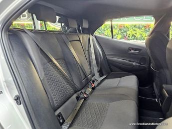 Toyota Corolla ICON TECH [SAT NAV, HEATED SEATS & REVERSE CAMERA]