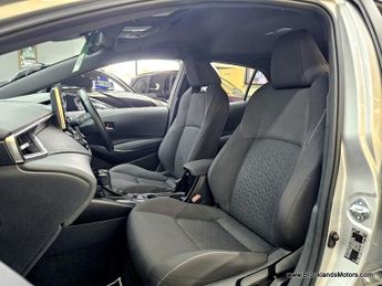 Toyota Corolla ICON TECH [SAT NAV, HEATED SEATS & REVERSE CAMERA]