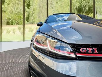 Volkswagen Golf GTI PERFORMANCE TSI DSG