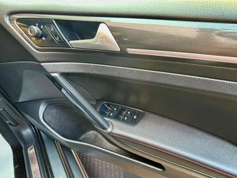 Volkswagen Golf GTI PERFORMANCE TSI DSG