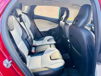 Volvo V40 D2 CROSS COUNTRY LUX