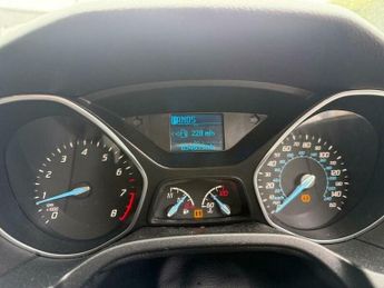 Ford Focus 1.6 Zetec Hatchback 5dr Petrol Powershift Euro 5 (125 ps)