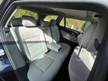 Mercedes-Benz E Class 2.1 E250 CDI BlueEfficiency Avantgarde Tiptronic Euro 5 5dr