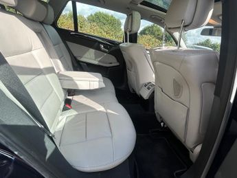 Mercedes-Benz E Class 2.1 E250 CDI BlueEfficiency Avantgarde Tiptronic Euro 5 5dr