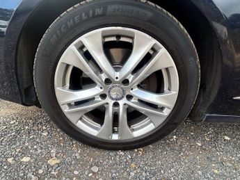 Mercedes-Benz E Class 2.1 E250 CDI BlueEfficiency Avantgarde Tiptronic Euro 5 5dr