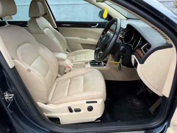 Skoda Superb 2.0 TDI Elegance DSG Euro 5 (s/s) 5dr