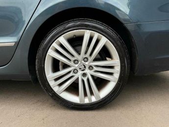Skoda Superb 2.0 TDI Elegance DSG Euro 5 (s/s) 5dr