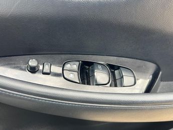 Nissan Leaf 40kWh Tekna Hatchback 5dr Electric Auto (150 ps)