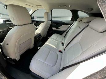 Jaguar F-Pace 2.0 D180 Prestige Auto AWD Euro 6 (s/s) 5dr