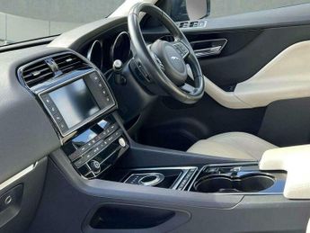 Jaguar F-Pace 2.0 D180 Prestige Auto AWD Euro 6 (s/s) 5dr