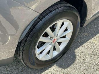 Jaguar F-Pace 2.0 D180 Prestige Auto AWD Euro 6 (s/s) 5dr