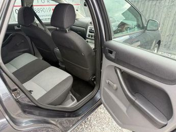 Ford Focus 1.6 Zetec S 5dr