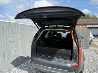 Land Rover Discovery 3.0 TD V6 First Edition Auto 4WD Euro 6 (s/s) 5dr