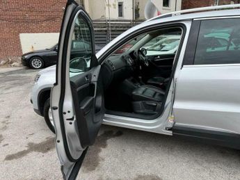 Volkswagen Tiguan 2.0 TDI BlueMotion Tech Match DSG 4WD Euro 5 (s/s) 5dr