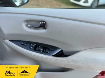 Nissan Leaf 24kWh Auto 5dr