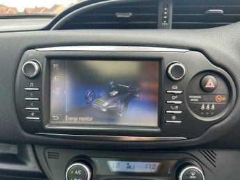 Toyota Yaris 1.5 VVT-h Design E-CVT Euro 6 (s/s) 5dr