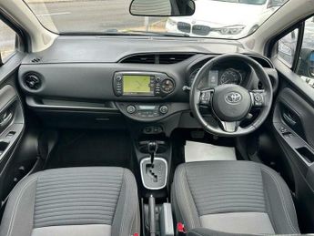 Toyota Yaris 1.5 VVT-h Design E-CVT Euro 6 (s/s) 5dr