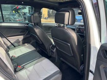 Volkswagen Tiguan 2.0 TDI R-Line DSG 4Motion Euro 6 (s/s) 5dr