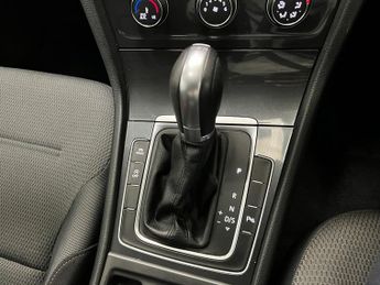 Volkswagen Golf SE NAVIGATION TSI BLUEMOTION TECHNOLOGY DSG