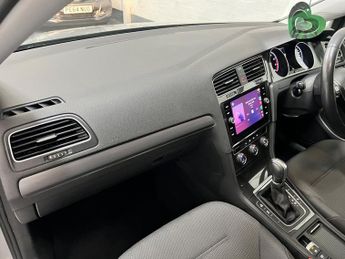 Volkswagen Golf SE NAVIGATION TSI BLUEMOTION TECHNOLOGY DSG