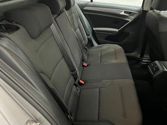 Volkswagen Golf SE NAVIGATION TSI BLUEMOTION TECHNOLOGY DSG