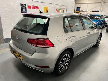 Volkswagen Golf SE NAVIGATION TSI BLUEMOTION TECHNOLOGY DSG