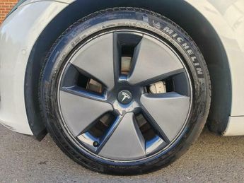 Tesla Model 3 (Dual Motor) Long Range Auto 4WDE 4dr