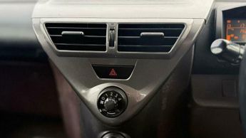 Toyota iQ VVT-I IQ