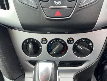 Ford Focus 1.6 Zetec Hatchback 5dr Petrol Powershift Euro 5 (125 ps)