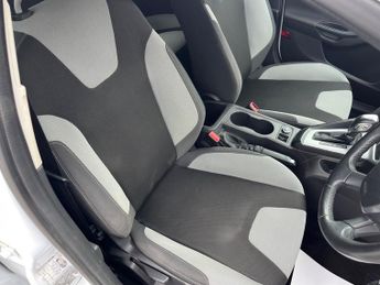 Ford Focus 1.6 Zetec Hatchback 5dr Petrol Powershift Euro 5 (125 ps)
