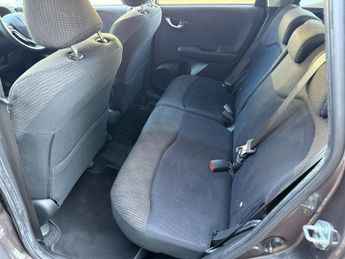Honda Jazz I-VTEC ES PLUS