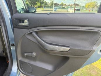 Ford C-Max 1.8 16v Zetec MPV 5dr Petrol Manual (169 g/km, 123 bhp)