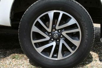 Nissan Navara 2.3 dCi Tekna Auto 4WD Euro 6 4dr