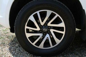 Nissan Navara 2.3 dCi Tekna Auto 4WD Euro 6 4dr