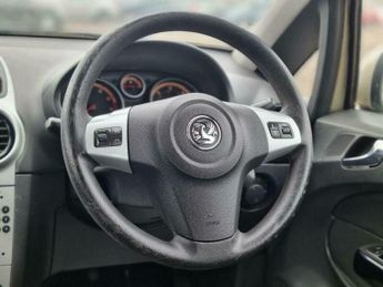 Vauxhall Corsa 1.4i 16v Club 5dr