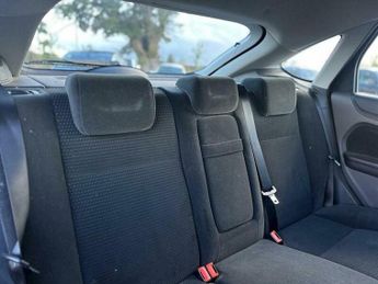 Ford Focus 1.6 Ghia 5dr