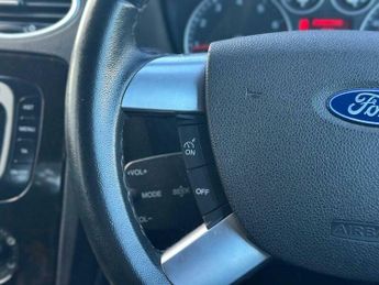 Ford Focus 1.6 Ghia 5dr