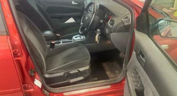 Ford Focus 1.6 Ghia 5dr