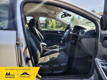 Ford Focus 1.6 Titanium Hatchback 5dr Petrol Automatic (184 g/km, 99 bhp)