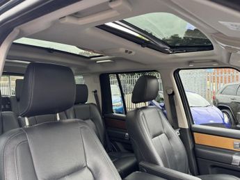 Land Rover Discovery 3.0 SD V6 HSE SUV 5dr Diesel Auto 4WD Euro 6 (s/s) (256 bhp)