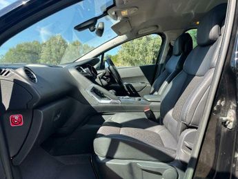 Peugeot 3008 HYBRID4 ALLURE