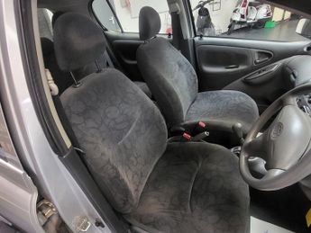 Toyota Yaris VVTI GLS
